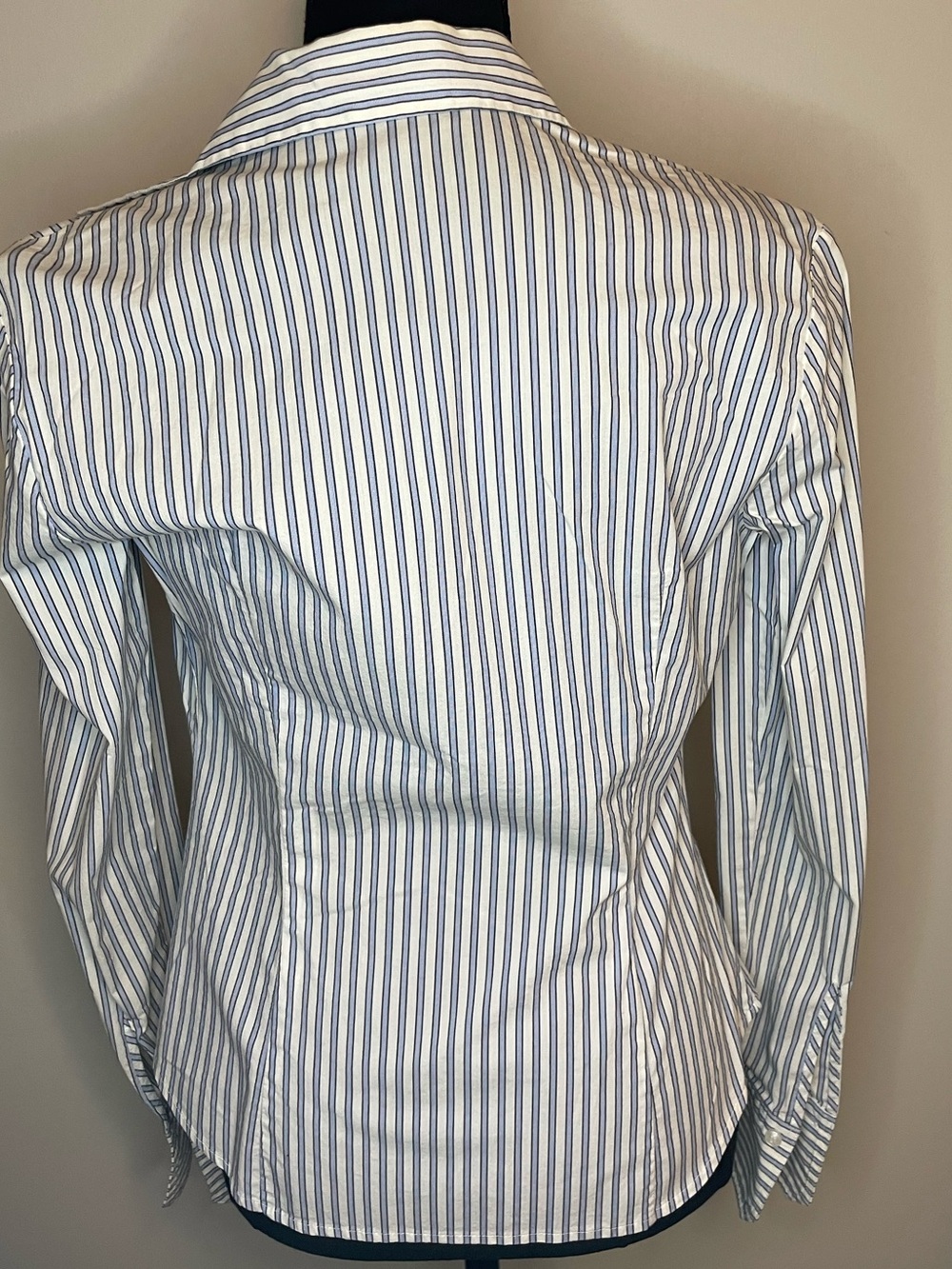 Express Stretch Button-Up Shirt in White and Light Blue Stripe - Picture 2 of 3